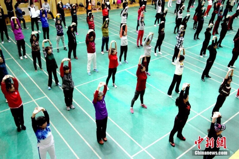 运动带来身体的从容和快乐杭州小营街道举行健身普拉提公益活动
